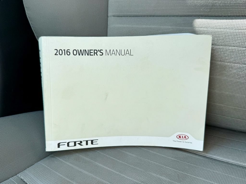 Used 2016 Kia Forte EX FWD image 28