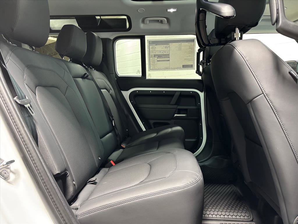 Used 2026 Land Rover Defender 110 S image 40