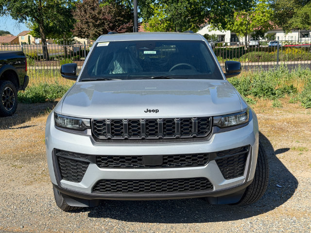 New 2026 Jeep Grand Cherokee Altitude AWD/4WD image 3