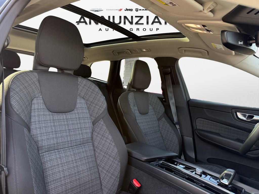 Used 2024 Volvo XC60 B5 Core w/ Protection Package Premier image 16