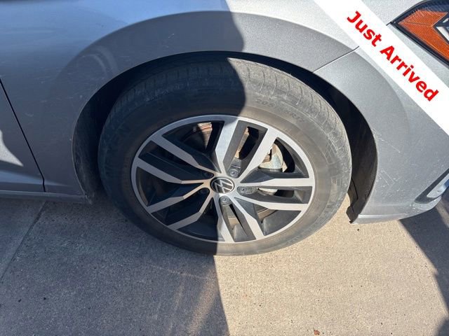 Used 2025 Volkswagen Jetta SE FWD image 16