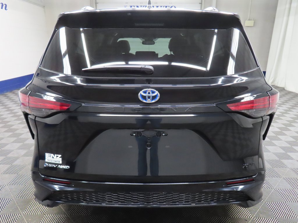 Used 2025 Toyota Sienna XSE image 29