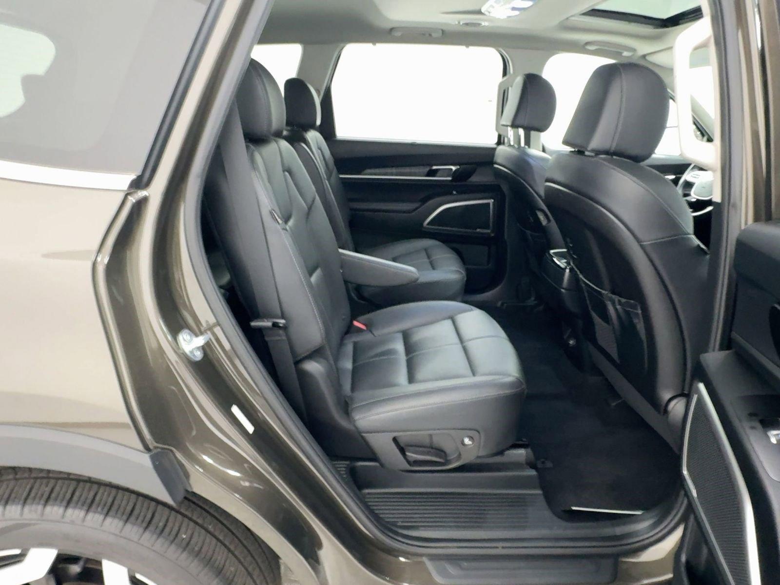 Used 2024 Kia Telluride EX w/ EX Captain's Chair Package image 30