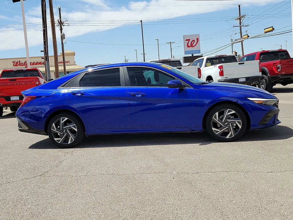 Used 2025 Hyundai Elantra SEL FWD image 12