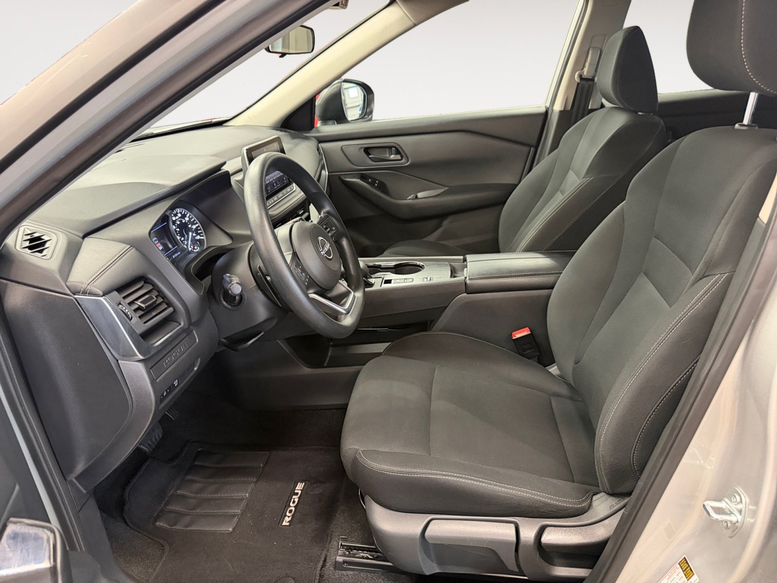 Used 2024 Nissan Rogue S FWD image 23