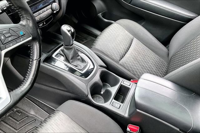 Used 2020 Nissan Rogue SV w/ Sun & Sound Touring Package FWD image 18