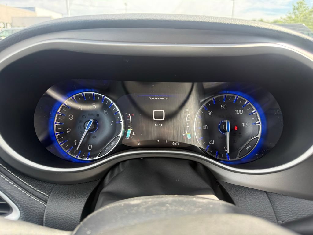 New 2027 Chrysler Pacifica Select FWD image 22