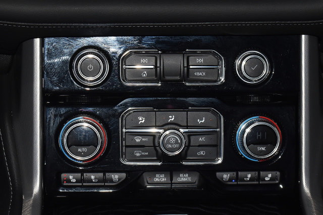Used 2024 GMC Yukon Denali AWD/4WD image 32