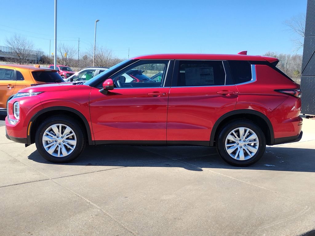 New 2026 Mitsubishi Outlander ES image 18