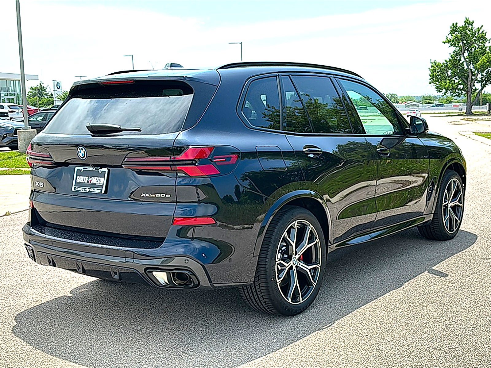 New 2026 BMW X5 xDrive50e w/ M Sport Package AWD/4WD image 8