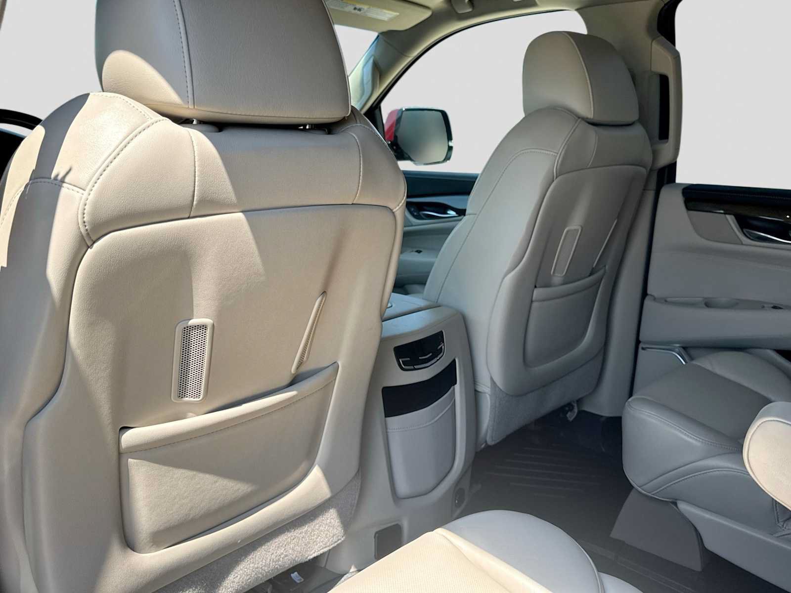 Used 2019 Cadillac Escalade Luxury w/ LPO, Radiant Package AWD/4WD image 17