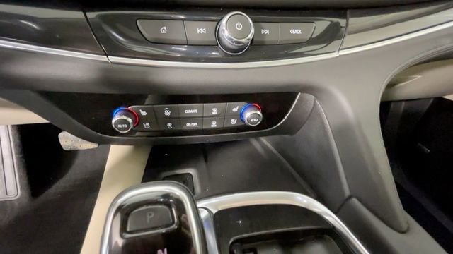 Used 2018 Buick Enclave Premium w/ Experience Buick Package FWD image 32