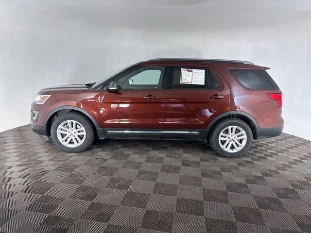 Used 2016 Ford Explorer XLT w/ Equipment Group 201A image 9