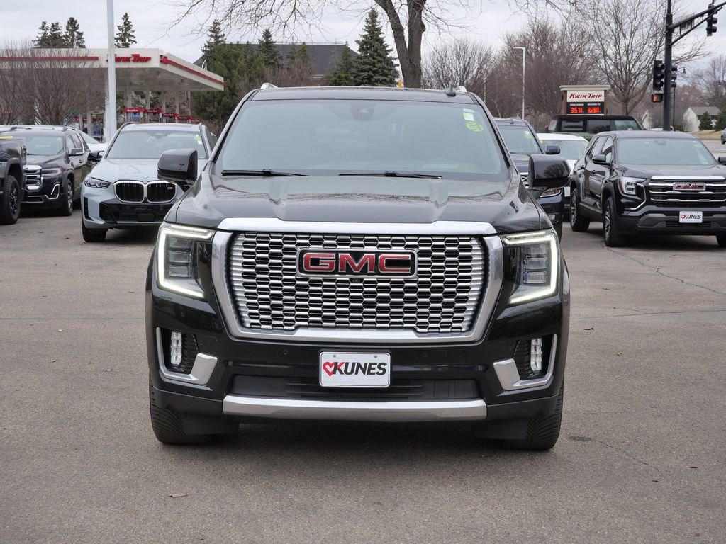 Used 2022 GMC Yukon Denali w/ Denali Premium Package image 2
