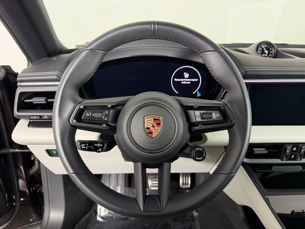 Certified 2025 Porsche Macan 4S Electric AWD/4WD image 27
