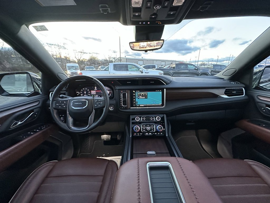 Used 2023 GMC Yukon Denali Ultimate image 3