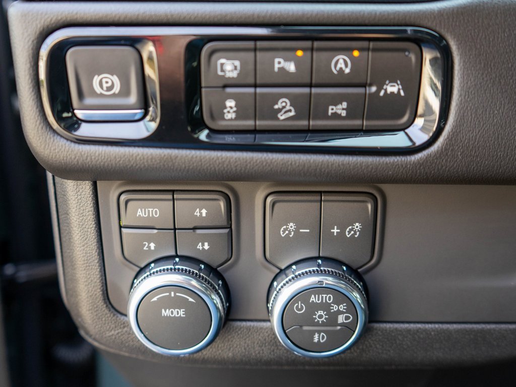 New 2026 GMC Yukon XL AT4 w/ AT4 Premium Package image 21