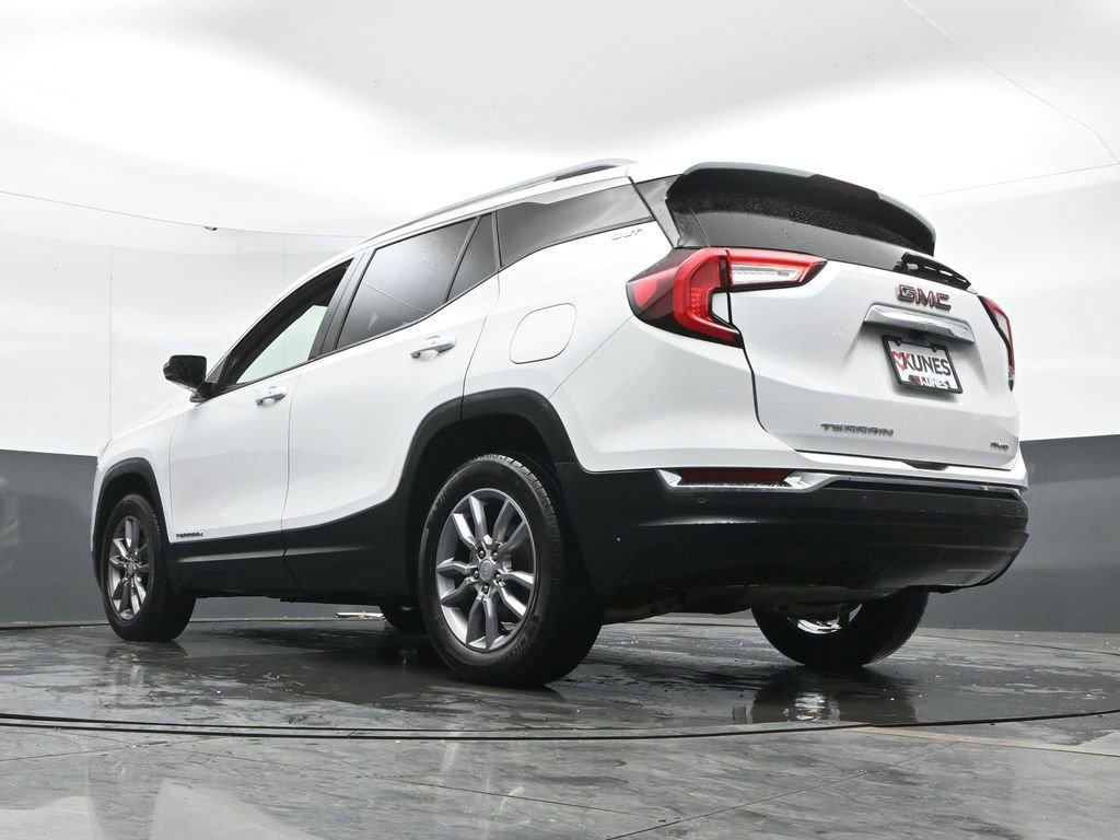 Used 2023 GMC Terrain SLT image 31