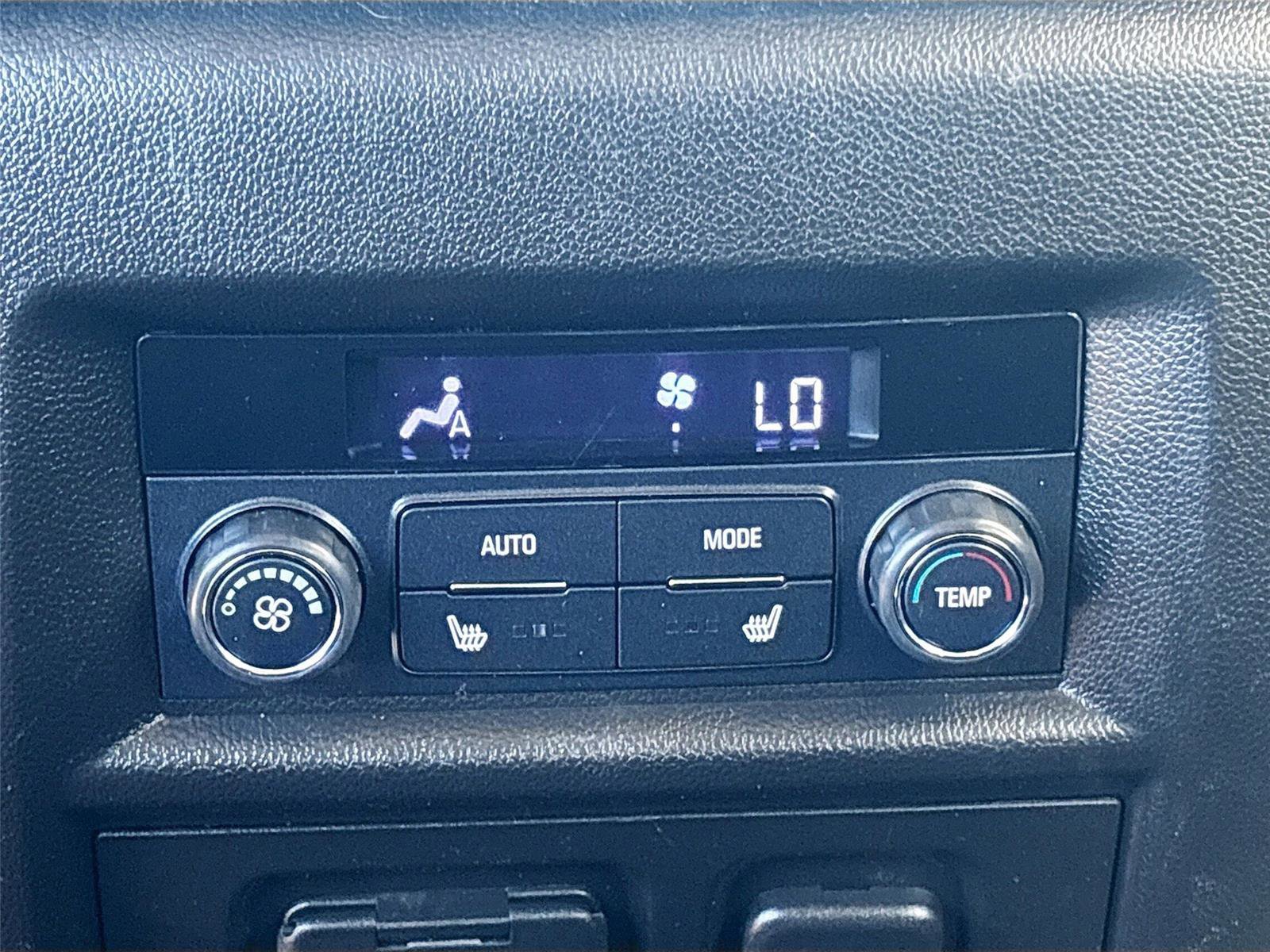 Used 2018 Chevrolet Traverse Premier w/ Driver Confidence II Package image 28