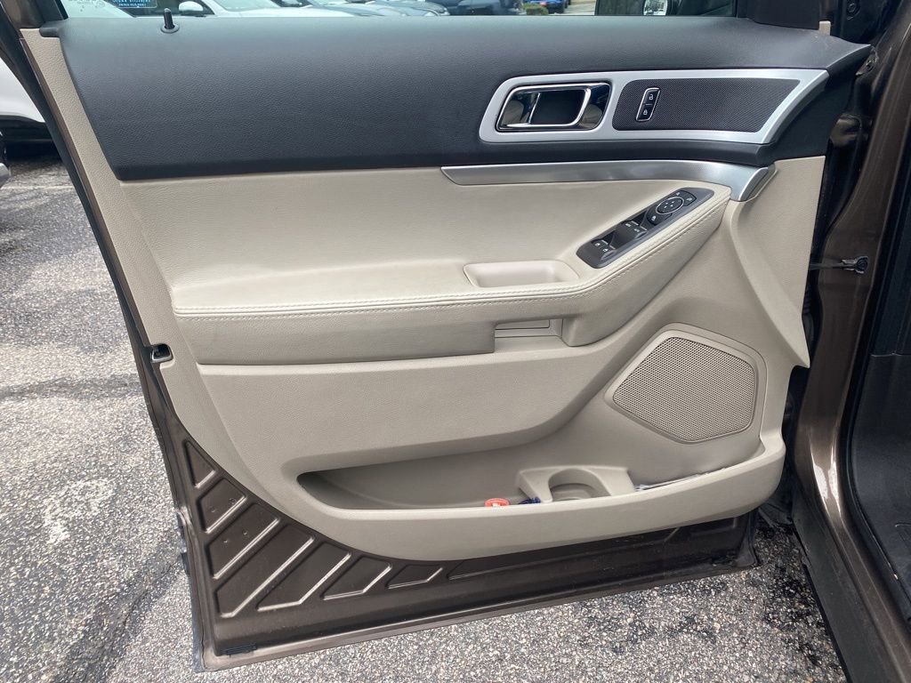 Used 2015 Ford Explorer XLT w/ Equipment Group 202B image 9