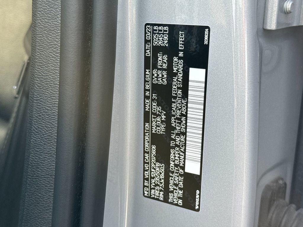 Certified 2023 Volvo XC40 B5 Ultimate image 28