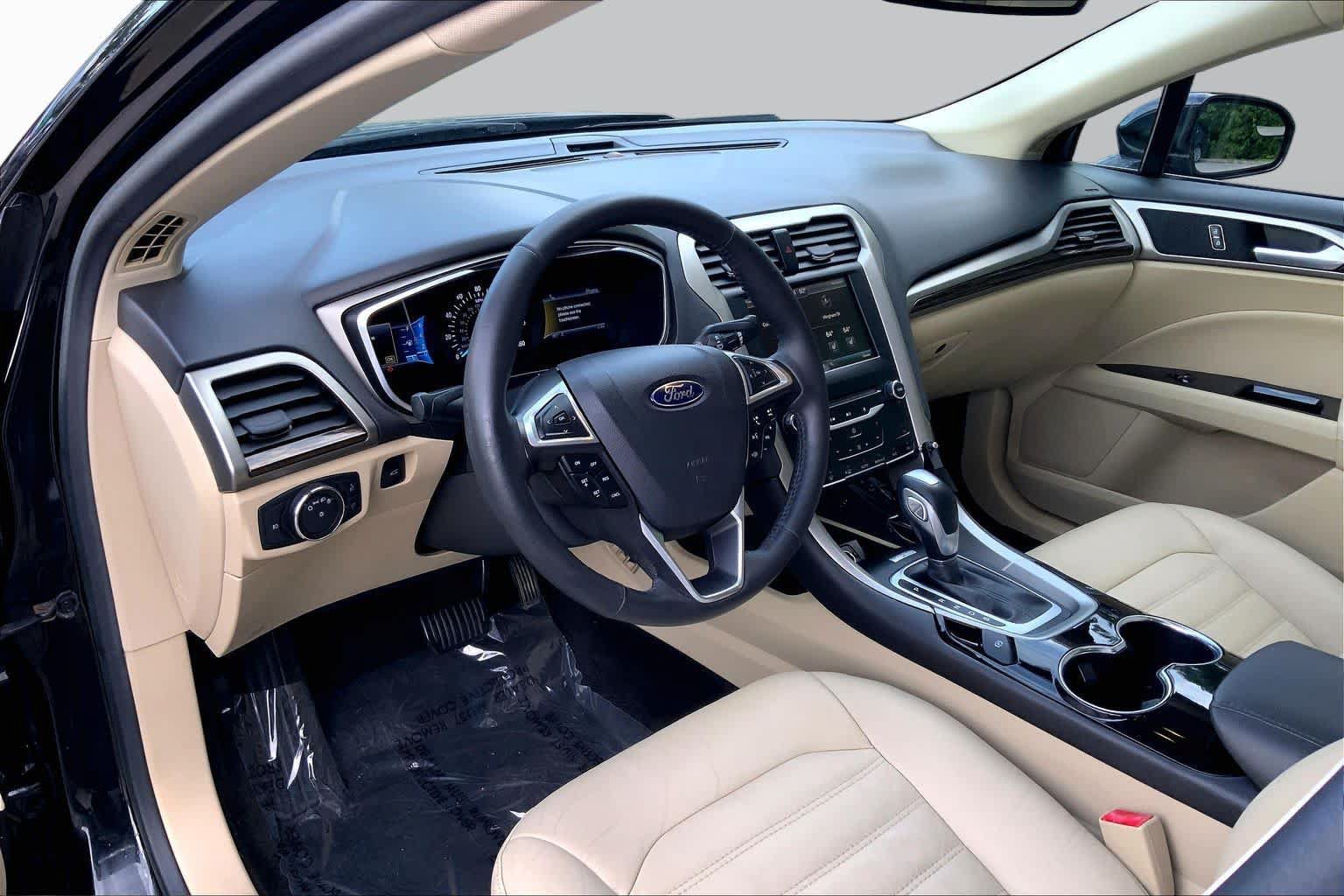 Used 2014 Ford Fusion SE w/ Equipment Group 202A FWD image 16