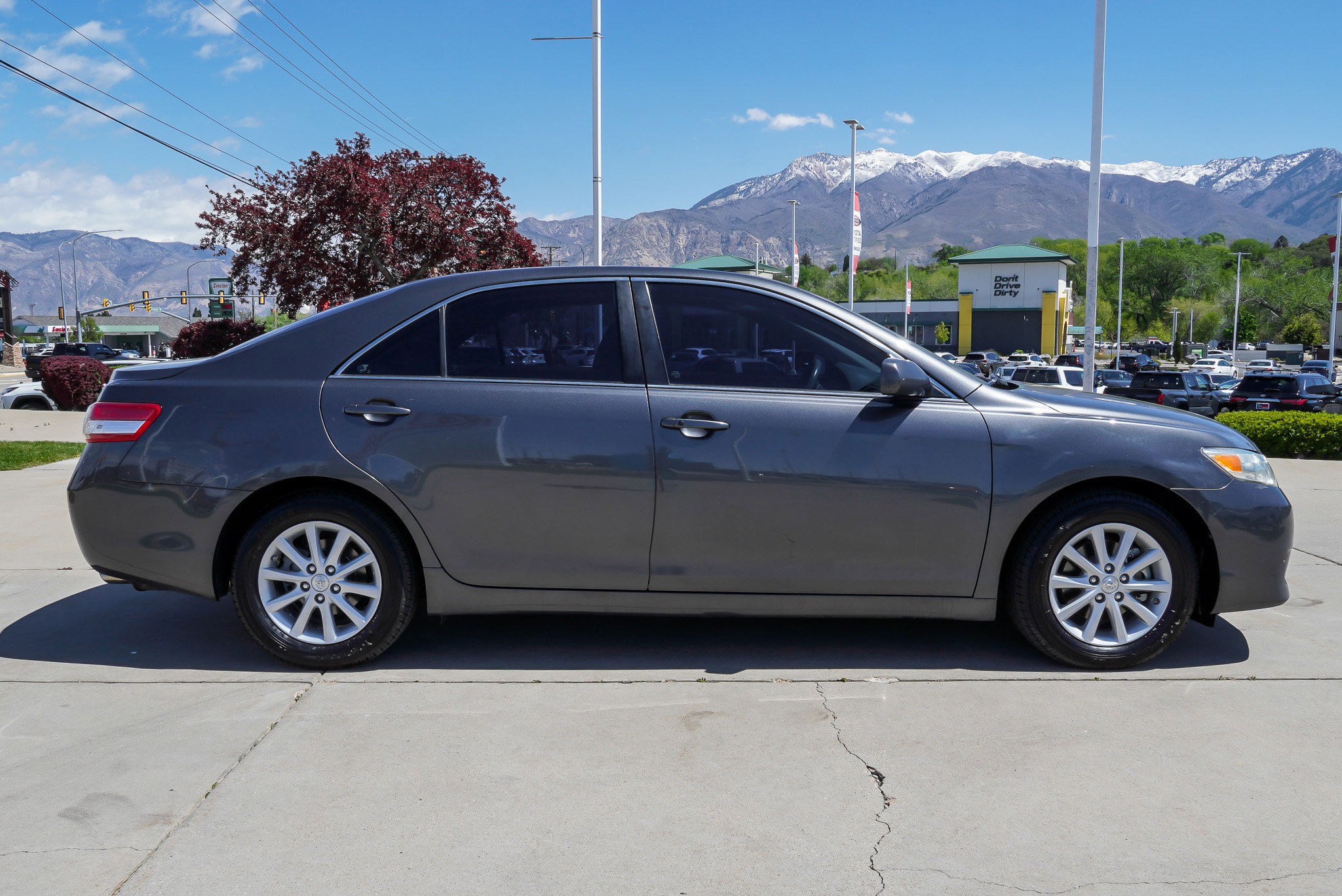 Used 2010 Toyota Camry XLE FWD image 9