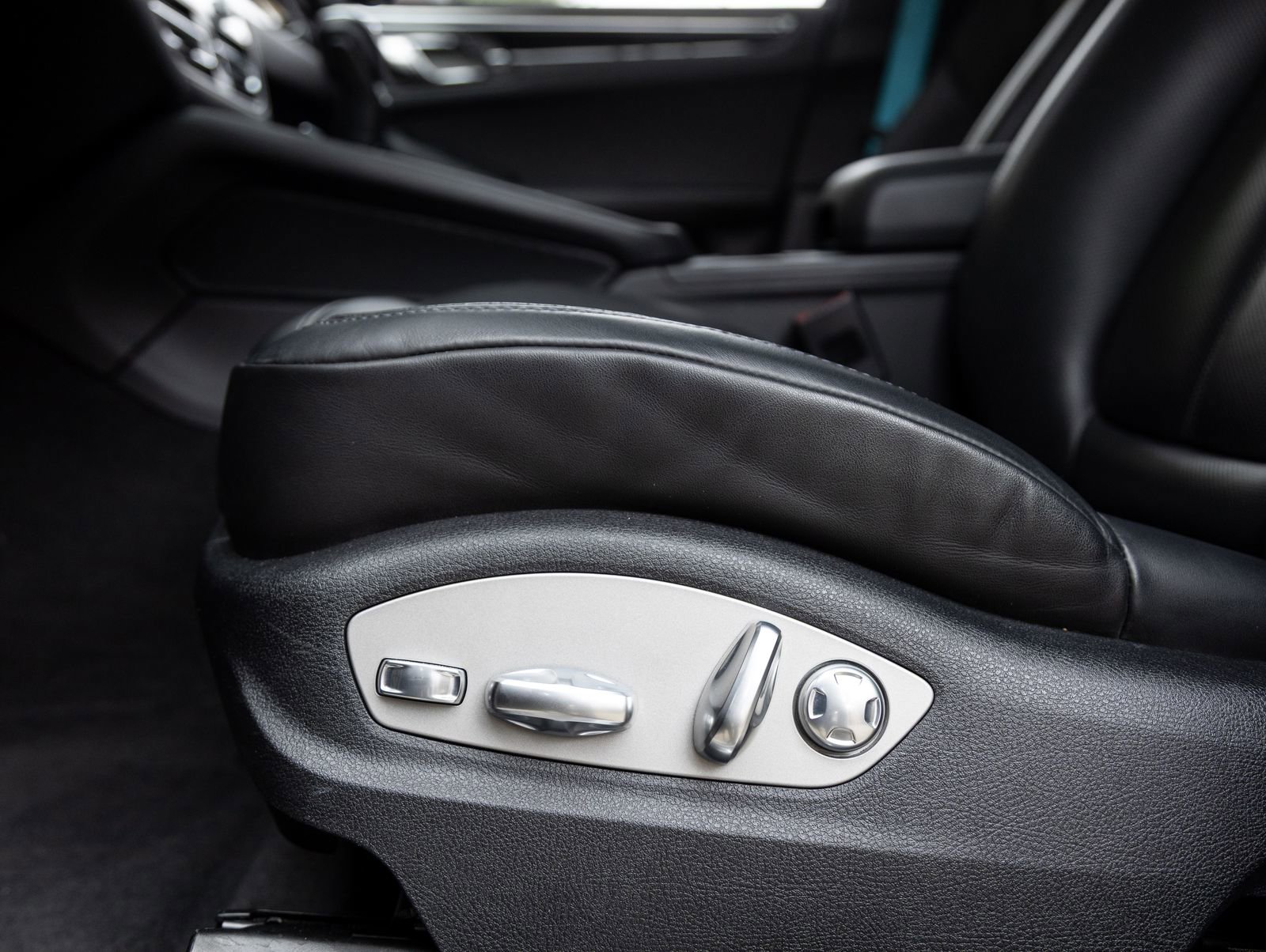 Certified 2023 Porsche Macan S image 21