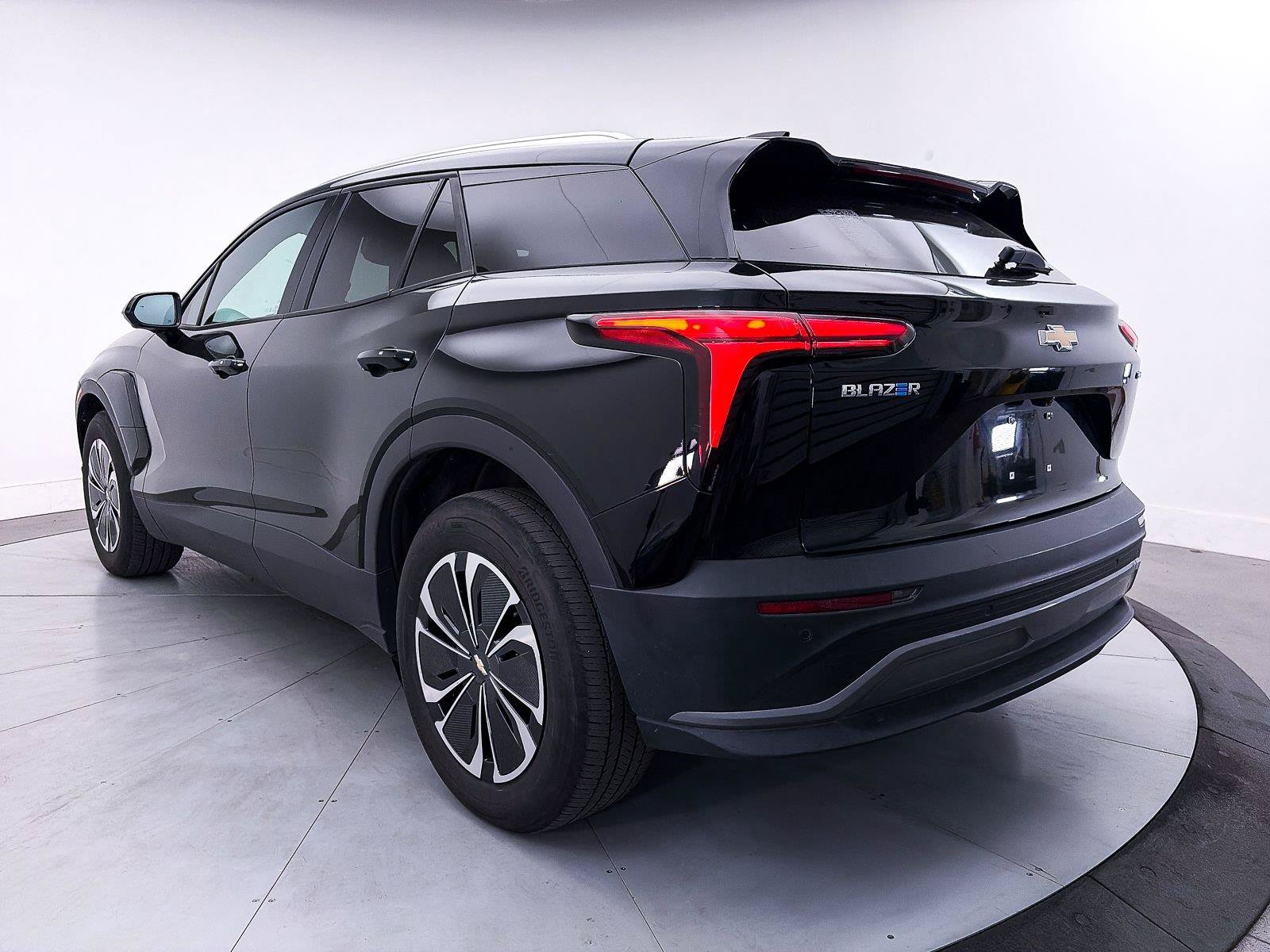 Used 2024 Chevrolet Blazer EV LT AWD/4WD image 14