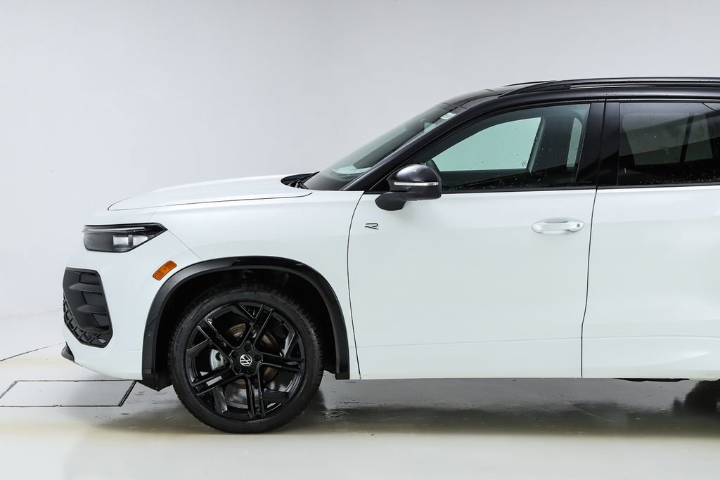 New 2026 Volkswagen Tiguan SE R-Line image 3