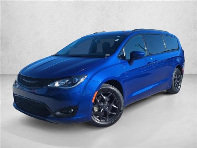 Used 2018 Chrysler Pacifica Touring-L image 1