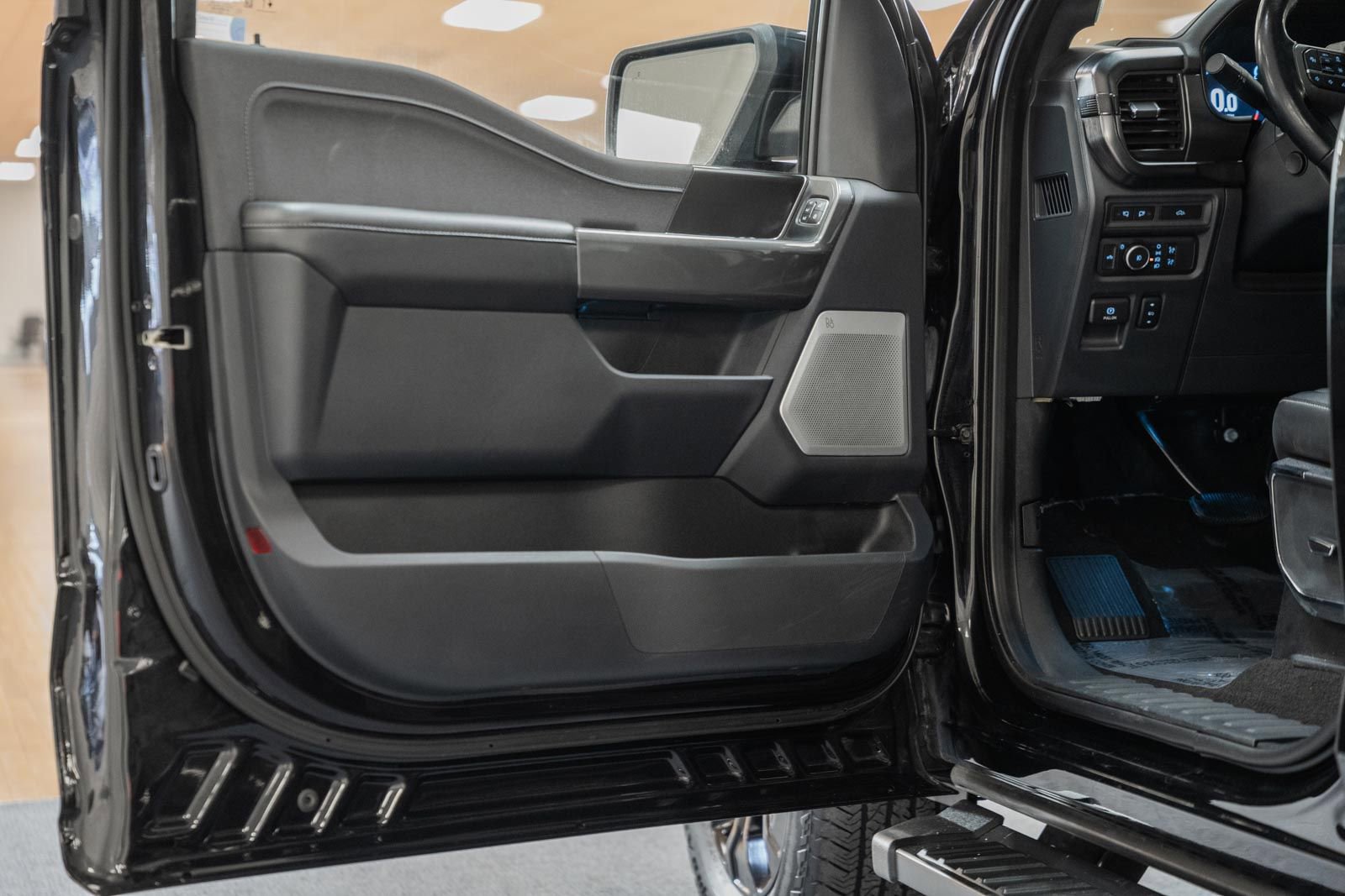 Certified 2022 Ford F150 Lariat w/ Equipment Group 502A High image 44