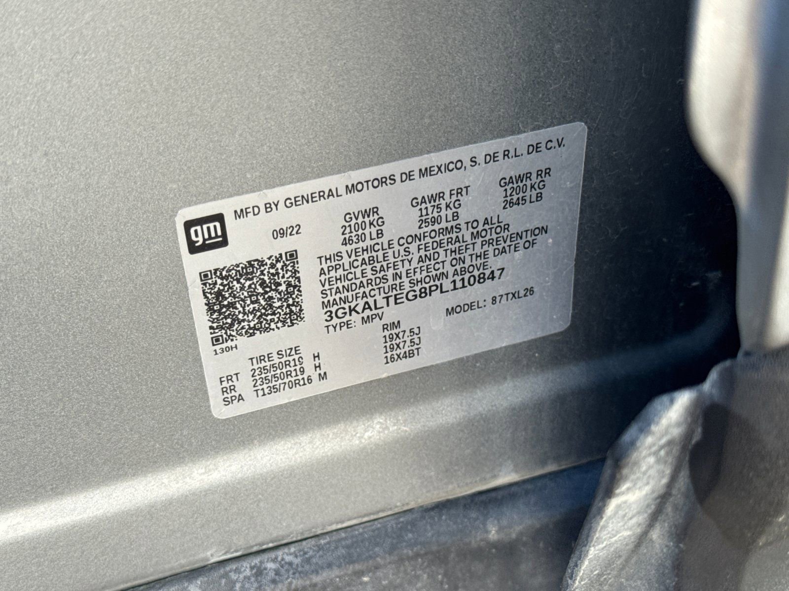 Used 2023 GMC Terrain SLE w/ Driver Convenience Package image 33