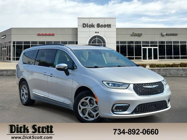 Used 2023 Chrysler Pacifica Limited w/ Trailer Tow Group AWD/4WD video 1