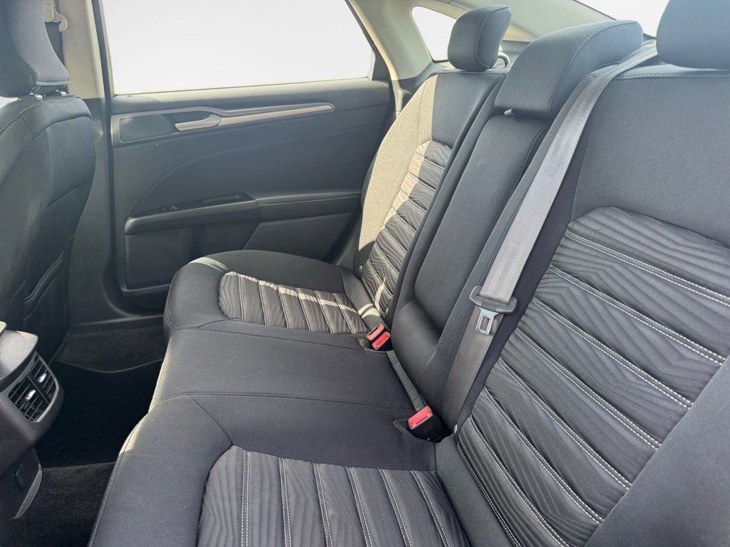 Used 2016 Ford Fusion SE FWD image 21
