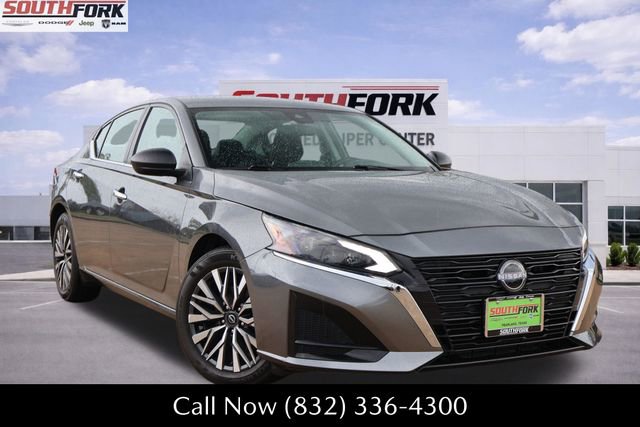 Used 2025 Nissan Altima 2.5 SV FWD image 1