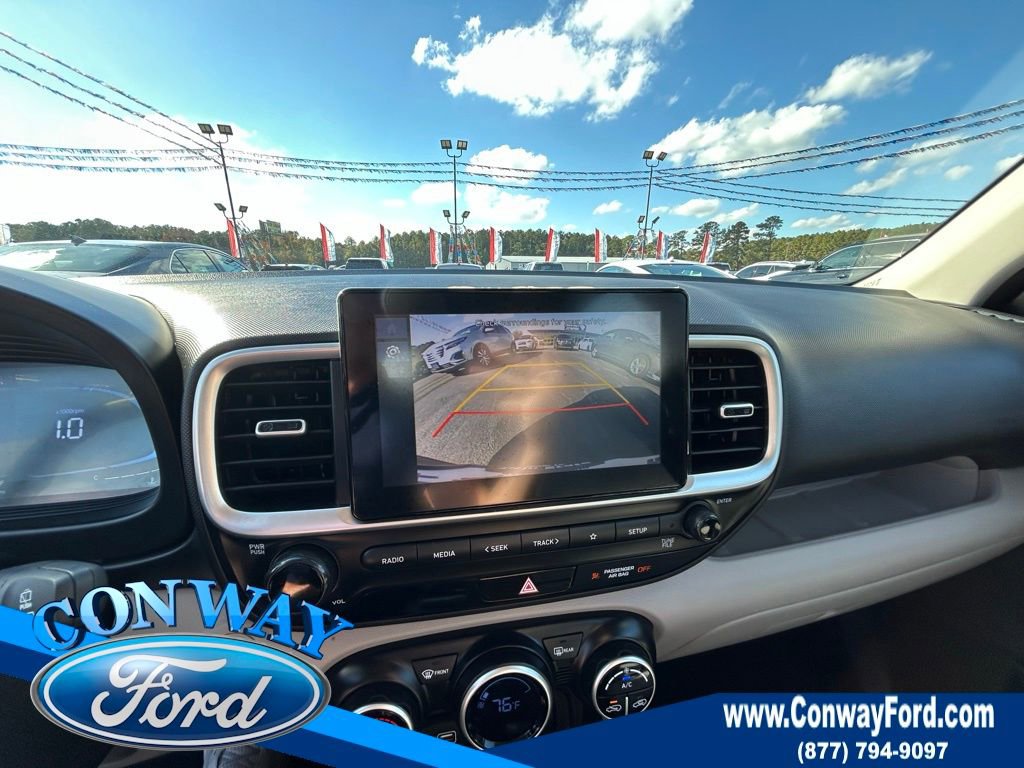 Used 2024 Hyundai Venue SEL image 35