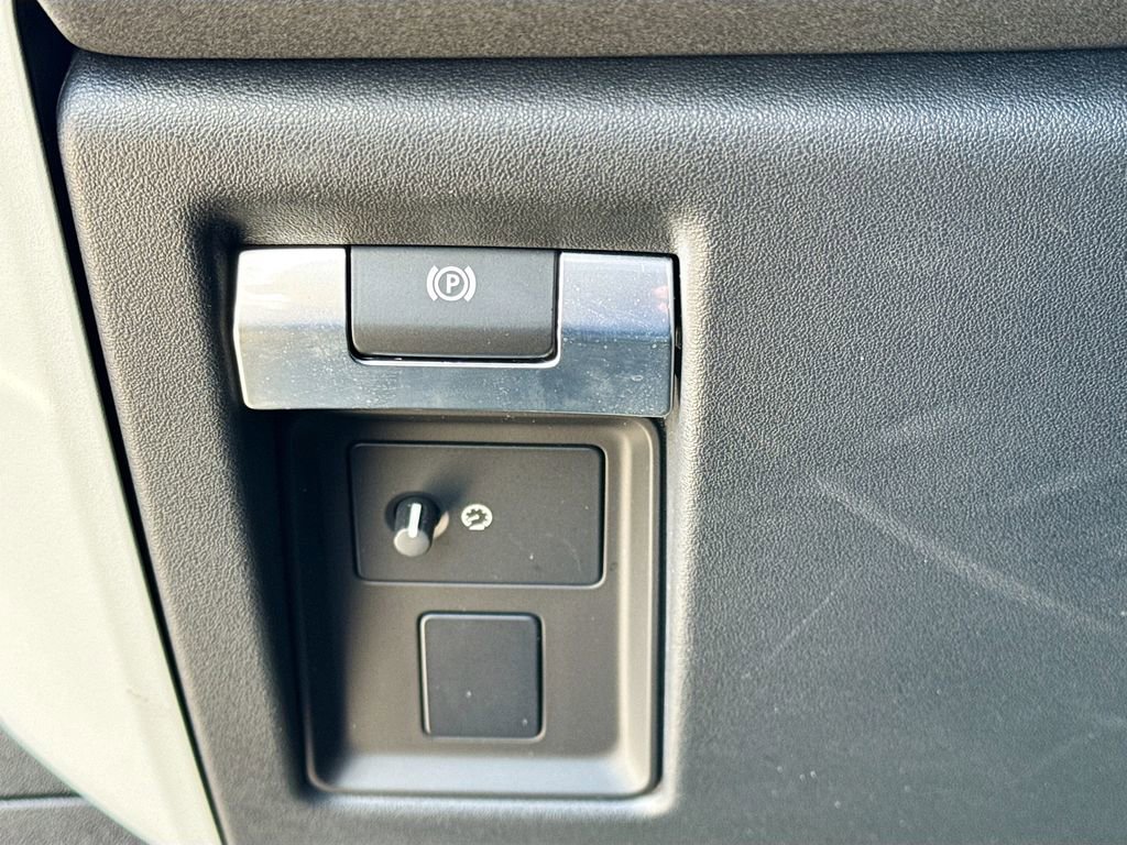 Used 2023 Land Rover Defender 130 SE image 11