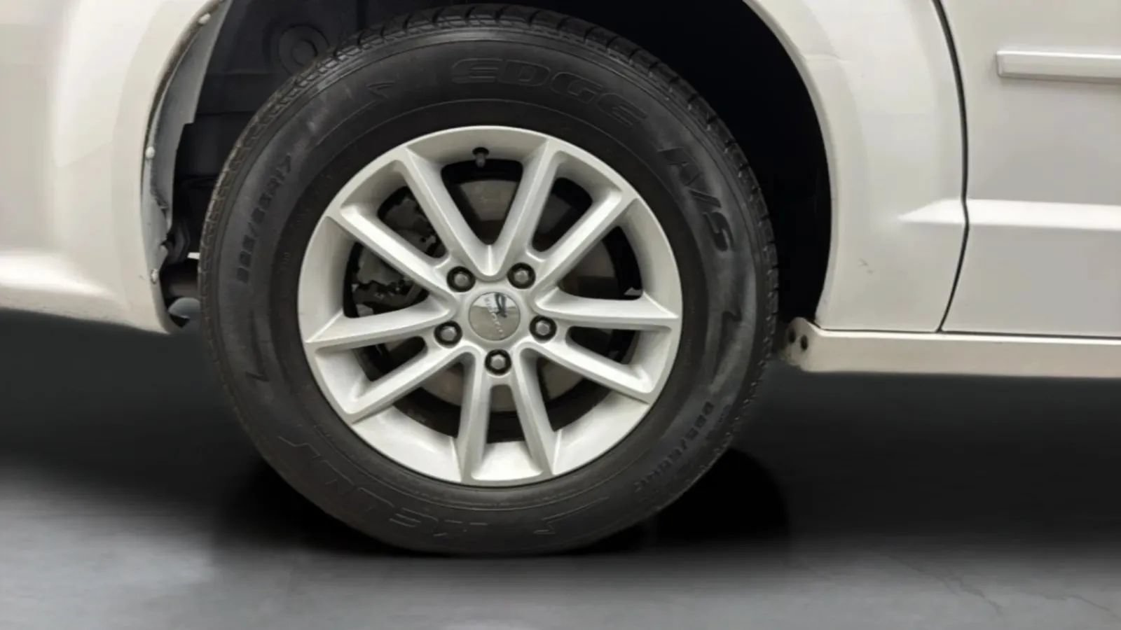 Used 2015 Dodge Grand Caravan SXT FWD image 31