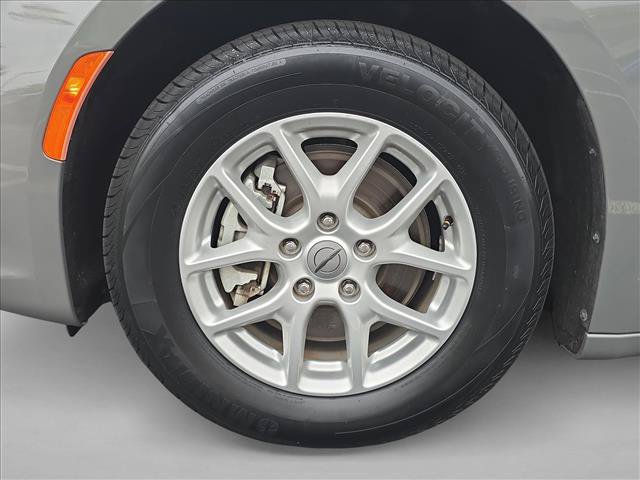 Used 2023 Chrysler Pacifica Touring-L FWD image 25