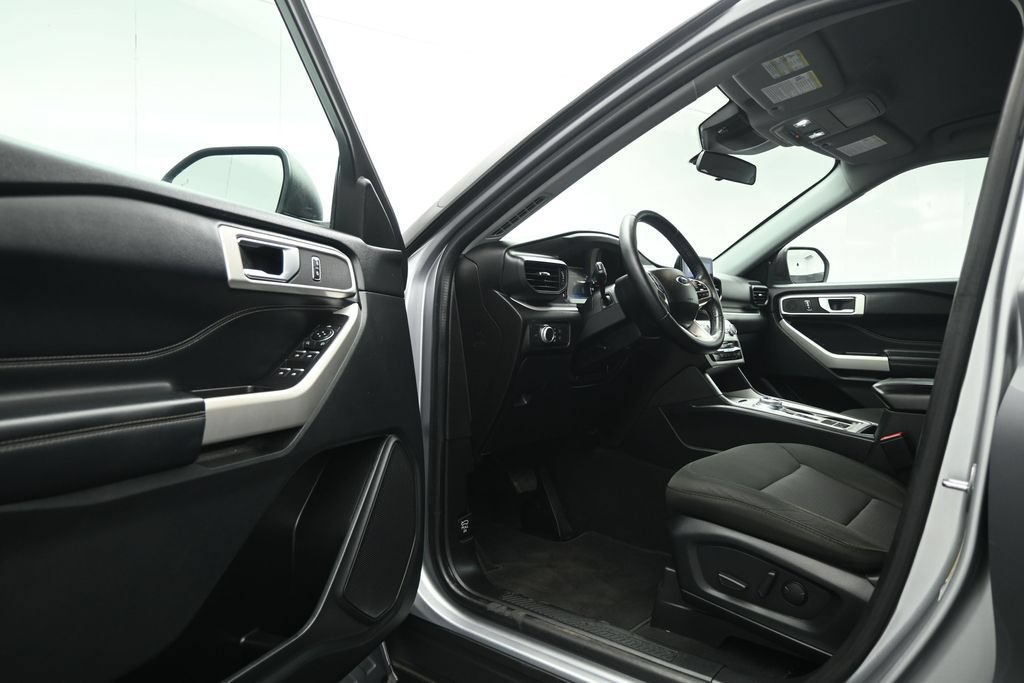Certified 2022 Ford Explorer XLT RWD image 9