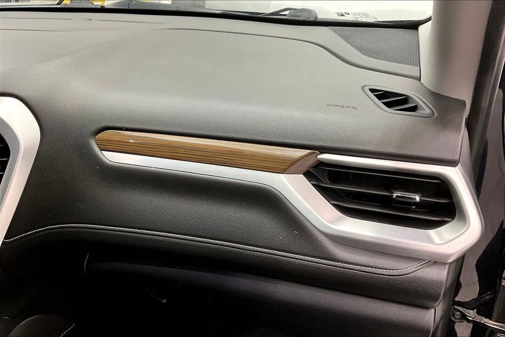 Used 2021 GMC Acadia SLE image 16