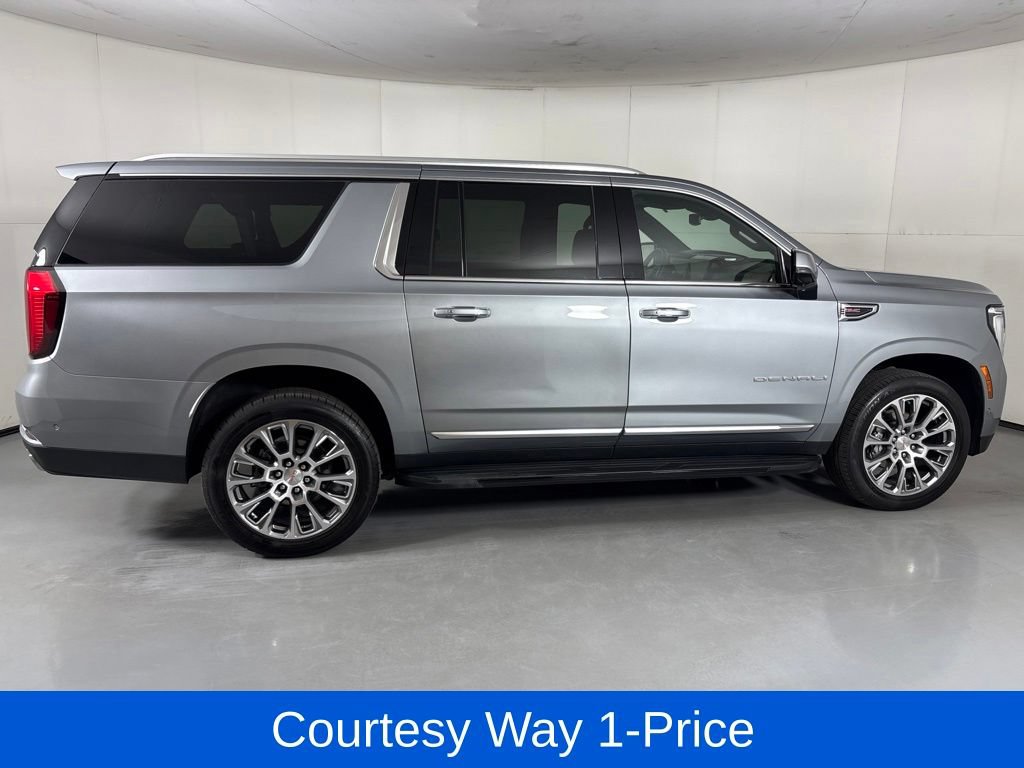 Used 2025 GMC Yukon XL Denali AWD/4WD image 12