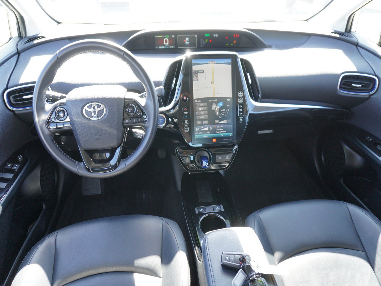 Used 2022 Toyota Prius Limited w/ Premium Convenience Package FWD image 2
