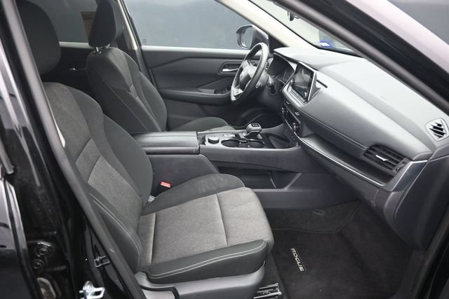Used 2025 Nissan Rogue SV AWD/4WD image 12