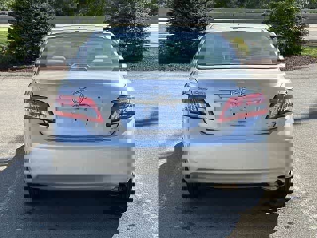 Used 2011 Toyota Camry LE image 4