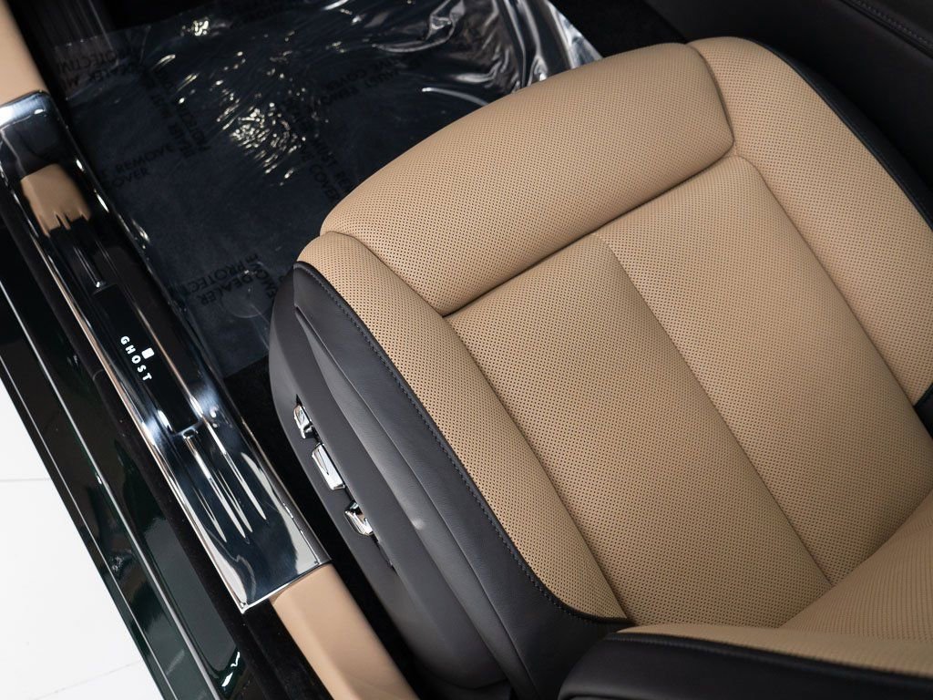 Used 2025 Rolls-Royce Ghost image 13