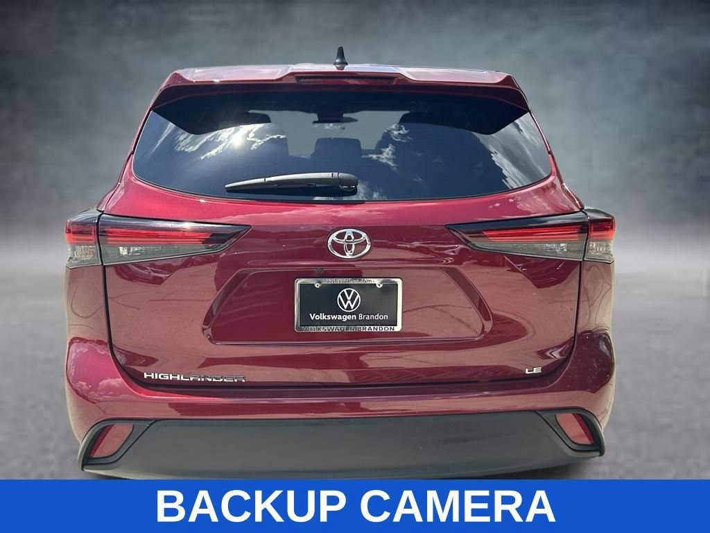 Used 2024 Toyota Highlander LE FWD image 5