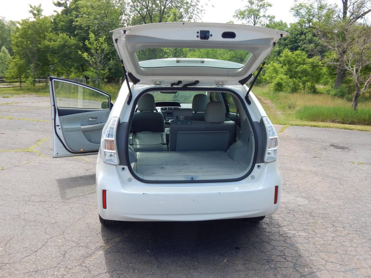 Used 2013 Toyota Prius V Five FWD image 13