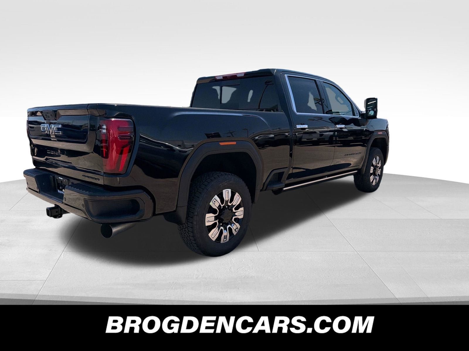 New 2026 GMC Sierra 2500 Denali w/ LPO, Black Badging Package AWD/4WD image 3